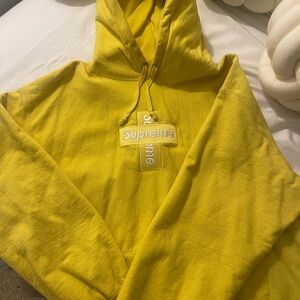 Supreme ‘Lemon’ Oversized Hoodie